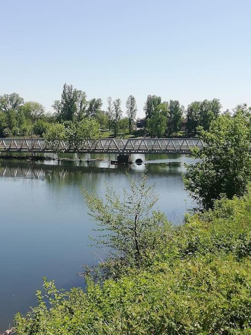 Maison Vue Sur L'eau Avec Jardin La Coulee Douce Holiday home *